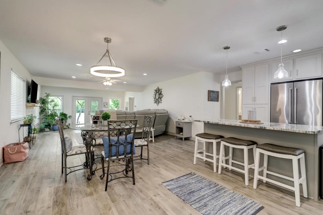 Kingwood Cottage - 10 Mins From Iah - Lake Front Humble Luaran gambar